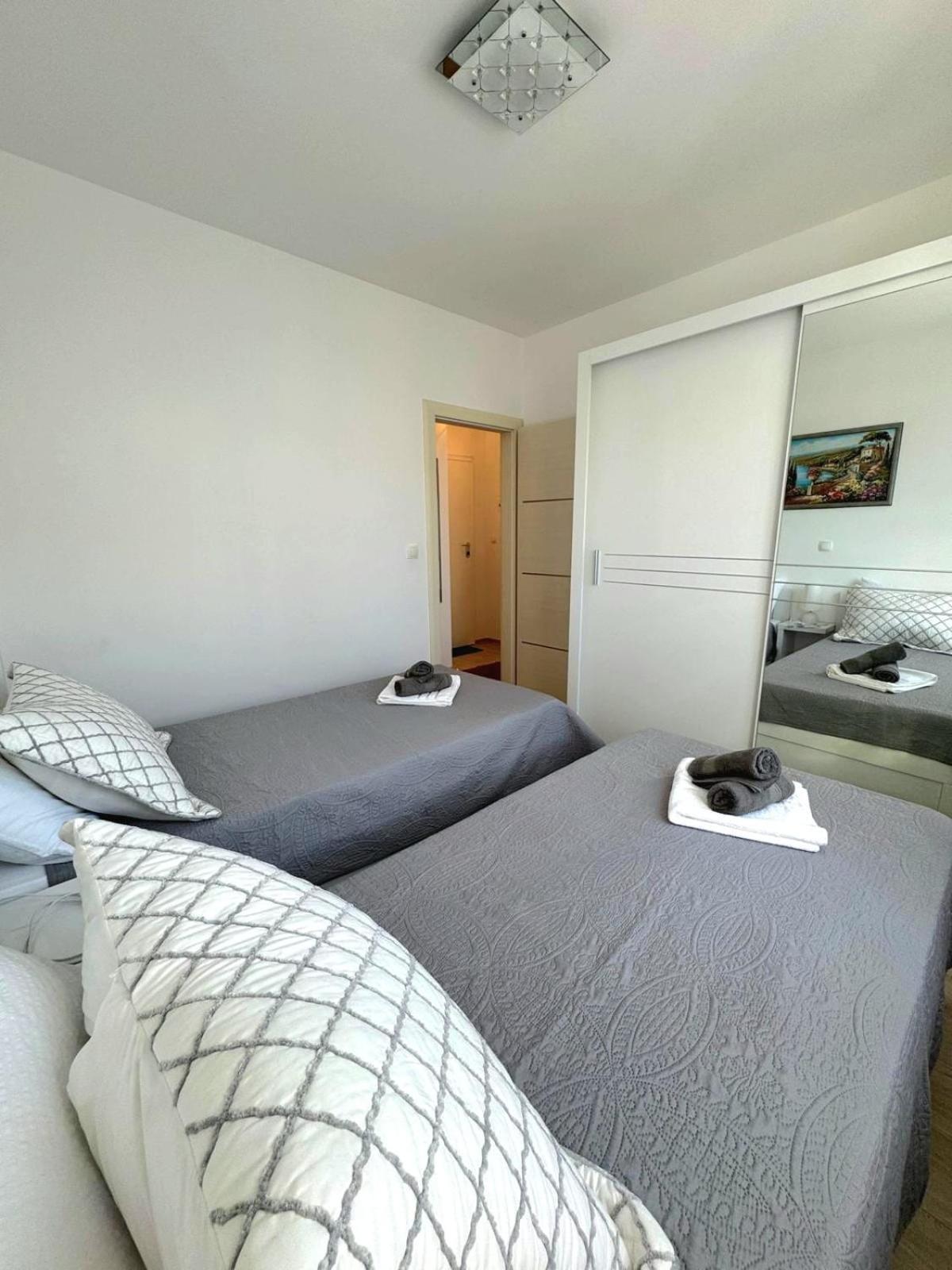 Apartment Misic Trogir Luaran gambar