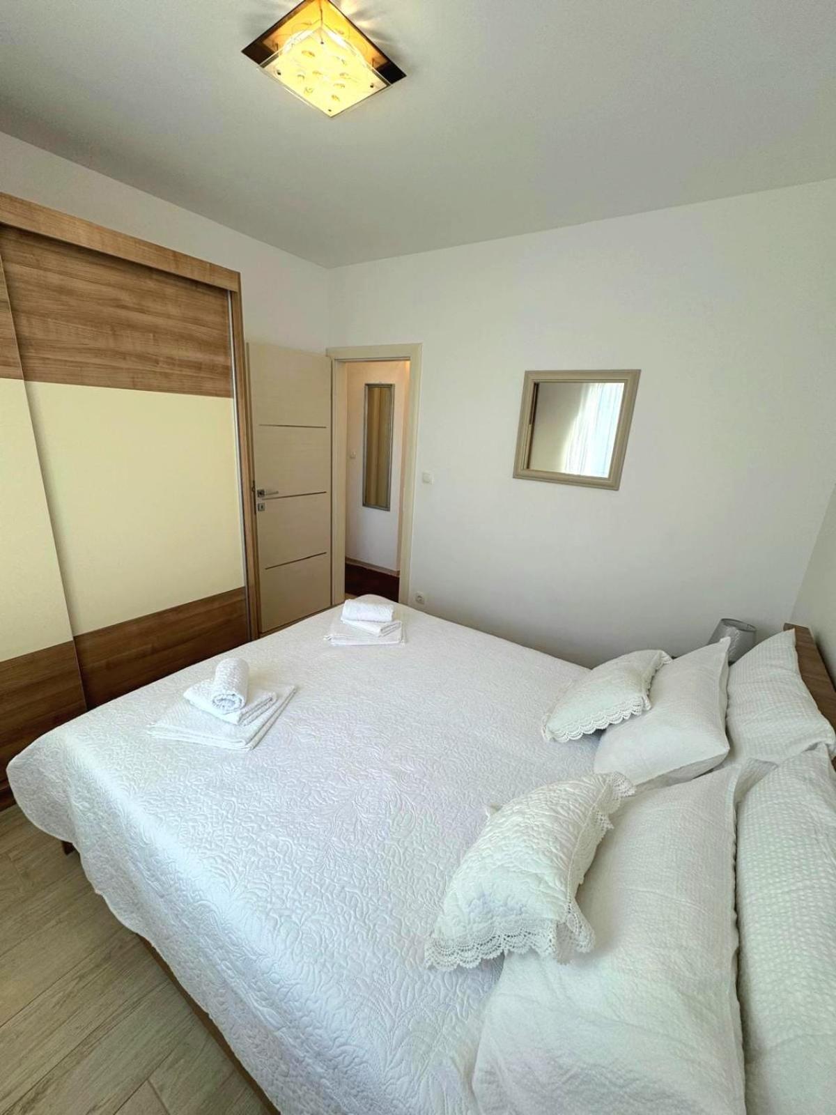 Apartment Misic Trogir Luaran gambar